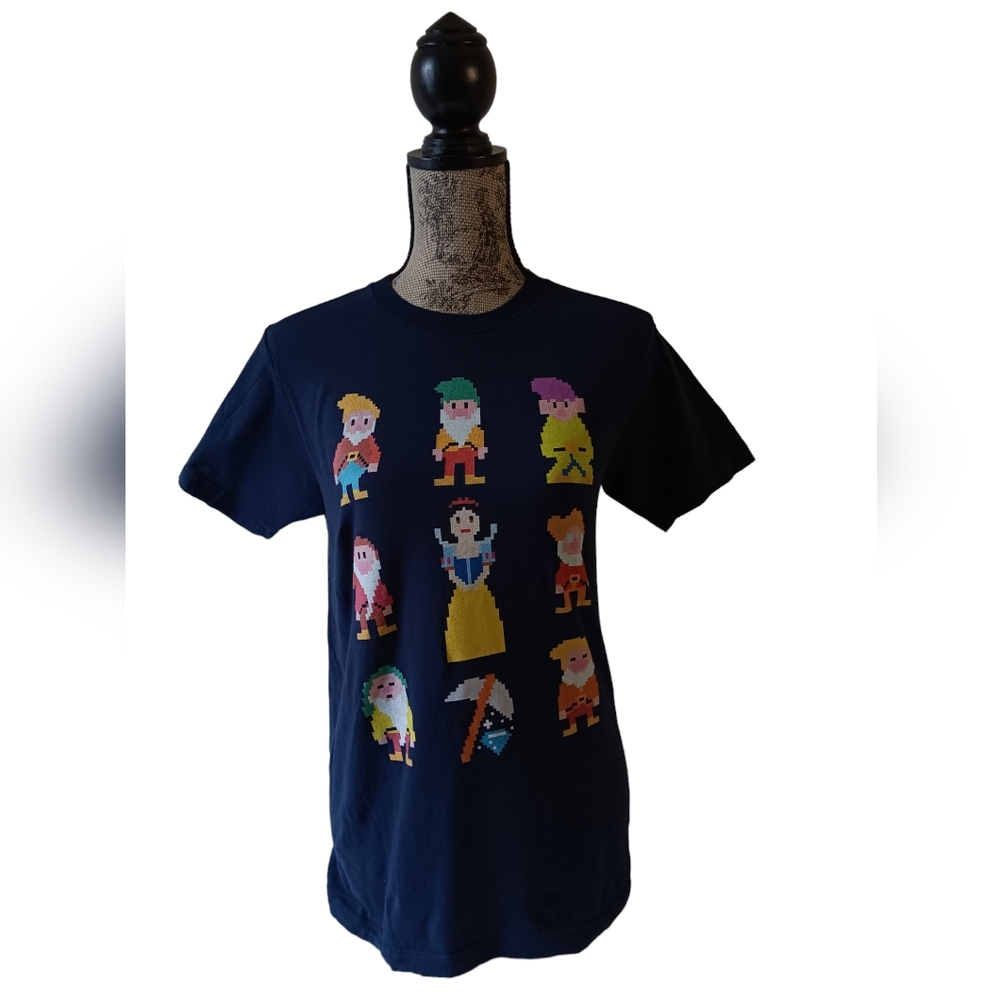 Disney's Snow White and the 7 Dwarfs black short sleeve t-shirt size S